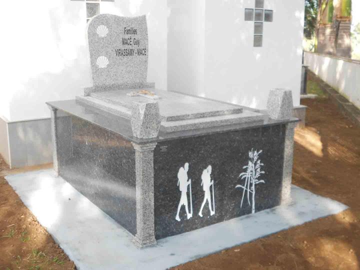 Élaboration caveau et pierre tombale Saint-Pierre