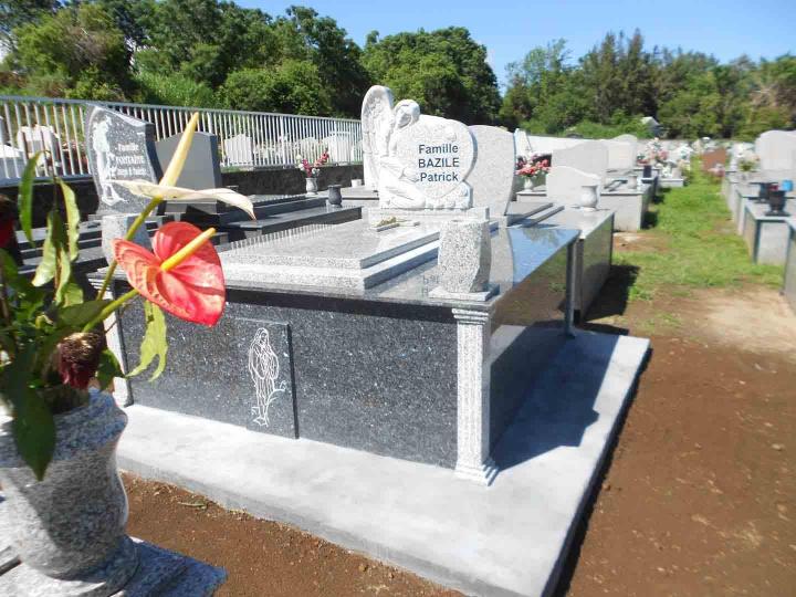 Élaboration caveau et pierre tombale Saint-Pierre